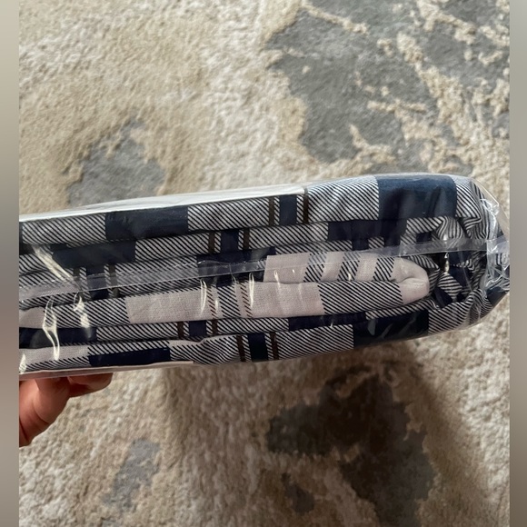 Queen duvet cover set - Picture 2 of 4